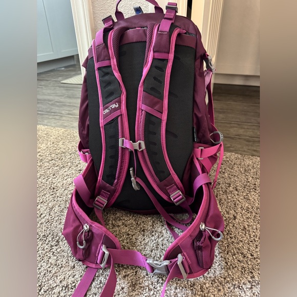 Osprey Skimmer 30 Hydration Pack Backpack with 2.5 L Bladder Insert - Picture 10 of 12